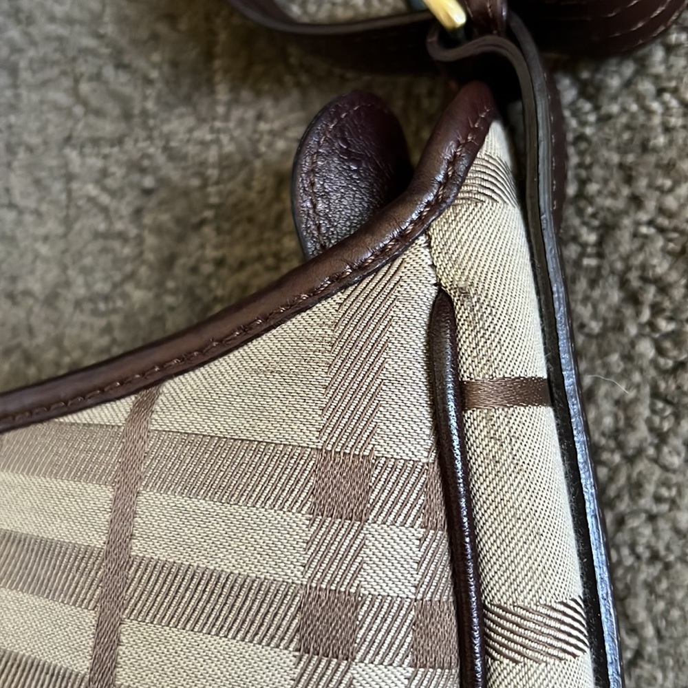 Authentic Vintage Burberry handbag like new. - Picture 8 of 11